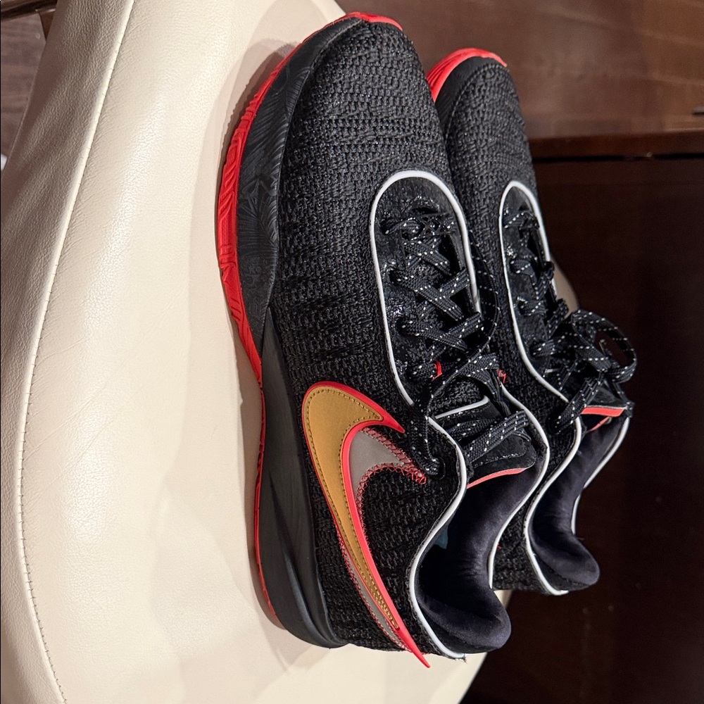 Lebron 20 Nike Athletic Shoes - Picture 4 of 5